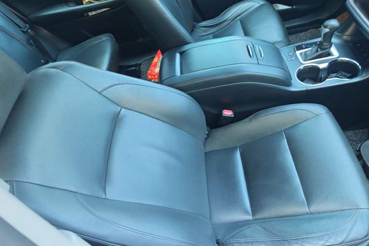 Used Toyota Highlander 2015 2.0T Four-Wheel Drive Luxury Edition 7-Seater Right Front Seat
