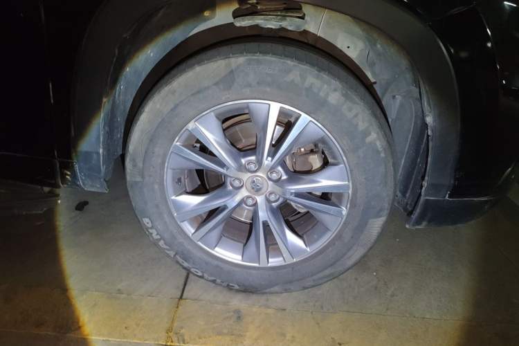 Used Toyota Highlander 2015 2.0T Four-Wheel Drive Elite Edition 7-Seater Right Front Wheel Hub