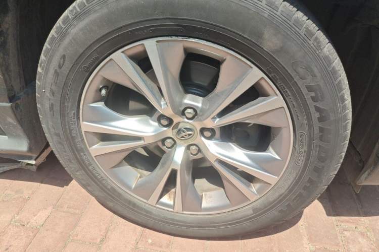 Used Toyota Highlander 2015 2.0T Four-Wheel Drive Elite Edition 7-Seater Right Front Wheel Hub