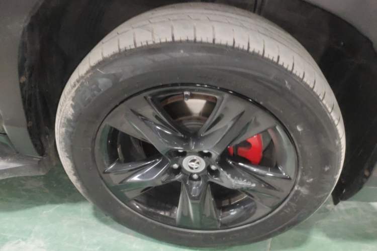 Used Toyota Highlander 2015 2.0T Four-Wheel Drive Luxury Edition 7-Seater Right Front Wheel Hub