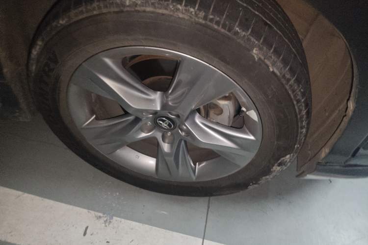 Used Toyota Highlander 2015 2.0T Four-Wheel Drive Luxury Edition 7-Seater Right Front Wheel Hub