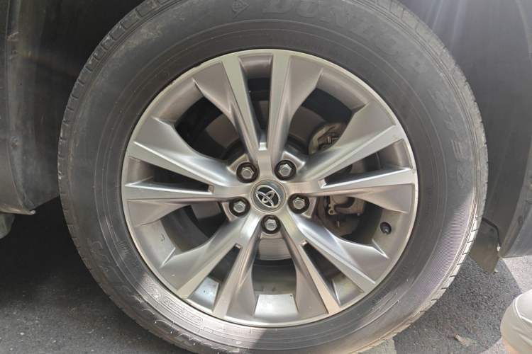 Used Toyota Highlander 2015 2.0T Two-Wheel Drive Elite Edition 5 Seats Right Front Wheel Hub