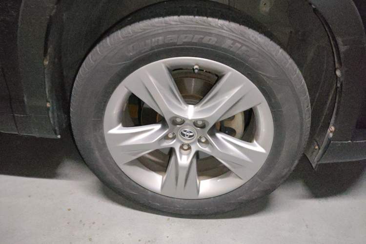 Used Toyota Highlander 2015 2.0T Four-Wheel Drive Luxury Edition 7-Seater Right Front Wheel Hub