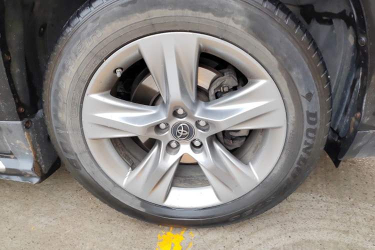 Used Toyota Highlander 2015 2.0T Four-Wheel Drive Luxury Edition 7-Seater Right Front Wheel Hub