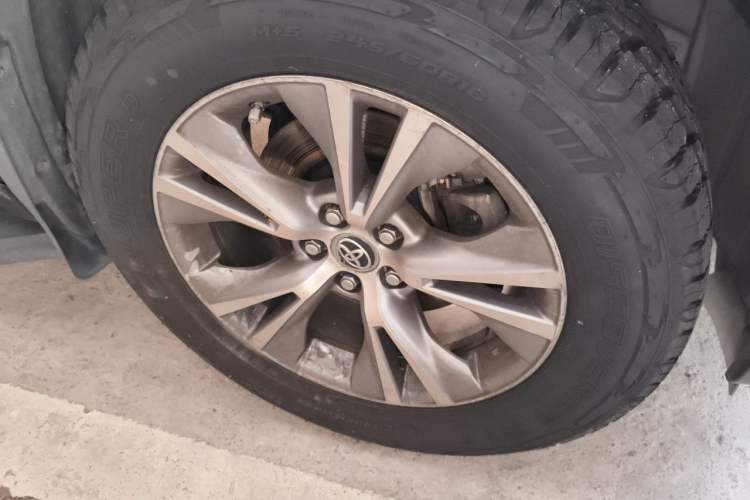 Used Toyota Highlander 2015 3.5L 4x4 Elite Edition 7-Seater Right Front Wheel Hub
