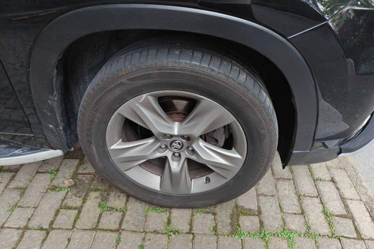 Used Toyota Highlander 2015 2.0T Four-Wheel Drive Luxury Edition 7-Seater Right Front Wheel Hub