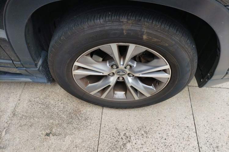 Used Toyota Highlander 2015 2.0T Four-Wheel Drive Elite Edition 7-Seater Right Front Wheel Hub