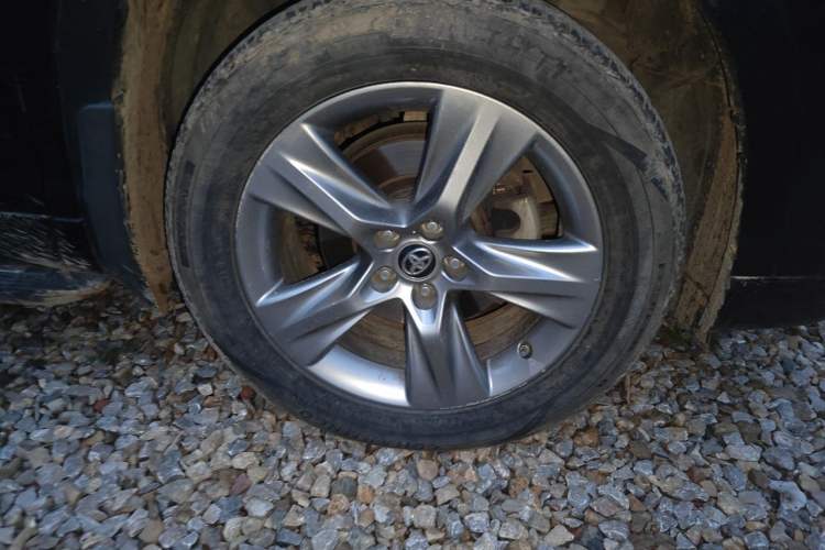 Used Toyota Highlander 2015 2.0T Four-Wheel Drive Luxury Edition 7-Seater Right Front Wheel Hub