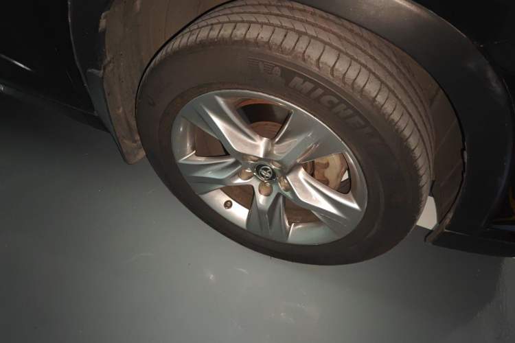 Used Toyota Highlander 2015 2.0T Four-Wheel Drive Luxury Edition 7-Seater Right Front Wheel Hub
