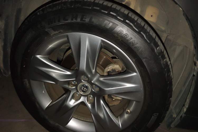 Used Toyota Highlander 2015 2.0T Four-Wheel Drive Luxury Edition 7-Seater Right Front Wheel Hub