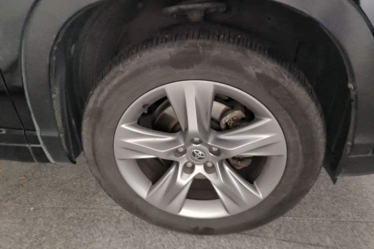 Used Toyota Highlander 2015 2.0T Four-Wheel Drive Luxury Edition 7-Seater Right Front Wheel Hub