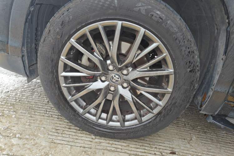 Used Toyota Highlander 2015 2.0T Four-Wheel Drive Luxury Edition 7-Seater Right Front Wheel Hub