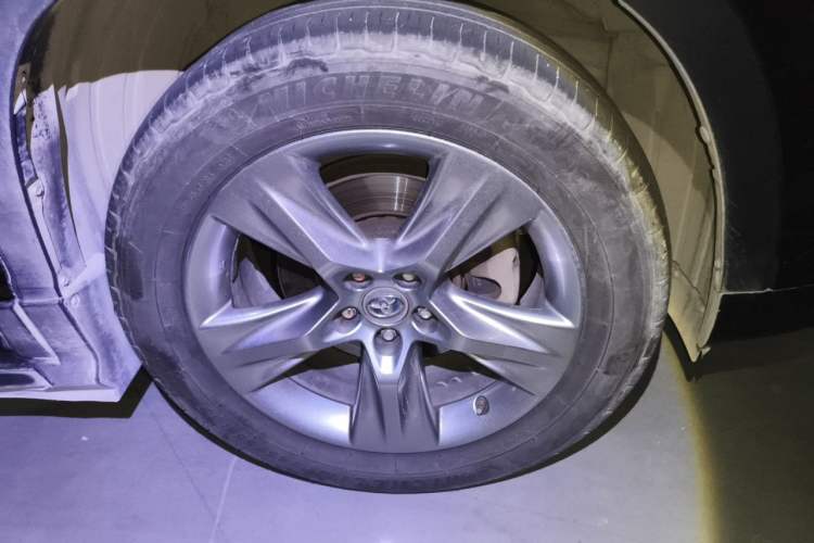 Used Toyota Highlander 2015 2.0T Four-Wheel Drive Luxury Edition 7-Seater Right Front Wheel Hub