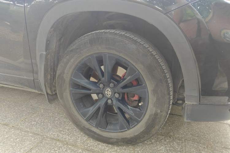Used Toyota Highlander 2015 2.0T Four-Wheel Drive Elite Edition 7-Seater Right Front Wheel Hub