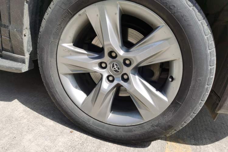 Used Toyota Highlander 2015 2.0T Four-Wheel Drive Luxury Edition 7-Seater Right Front Wheel Hub