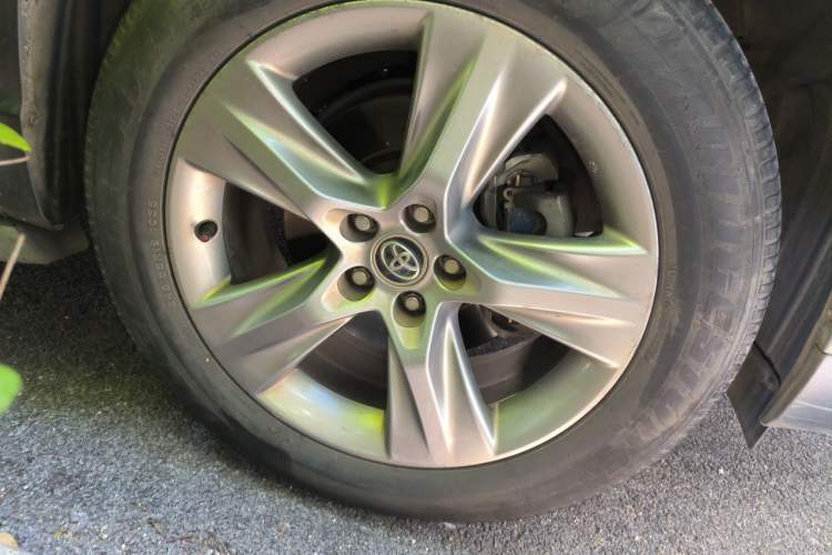 Used Toyota Highlander 2015 2.0T Four-Wheel Drive Luxury Edition 7-Seater Right Front Wheel Hub