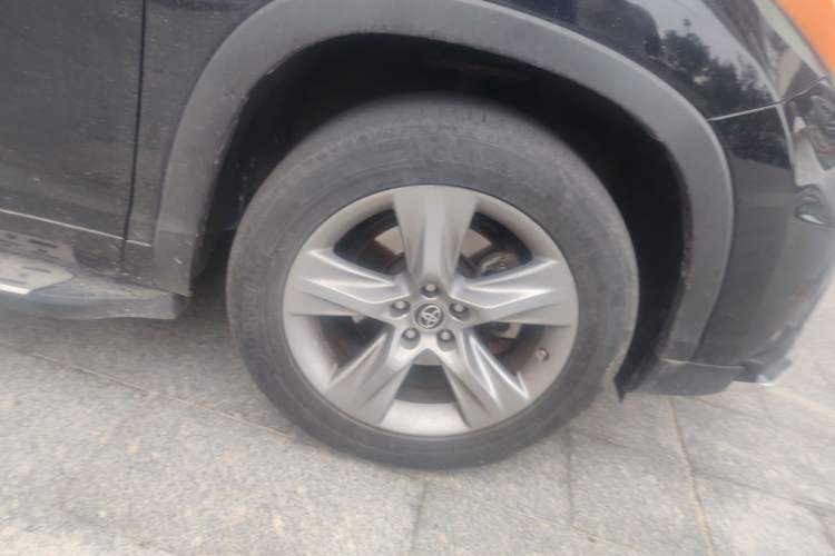 Used Toyota Highlander 2015 2.0T Four-Wheel Drive Ultimate Edition 7-Seater Right Front Wheel Hub