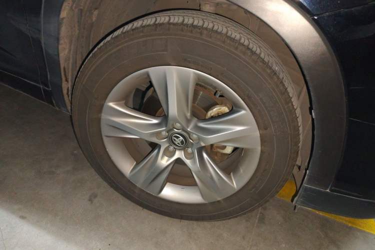 Used Toyota Highlander 2015 2.0T Four-Wheel Drive Luxury Edition 7-Seater Right Front Wheel Hub