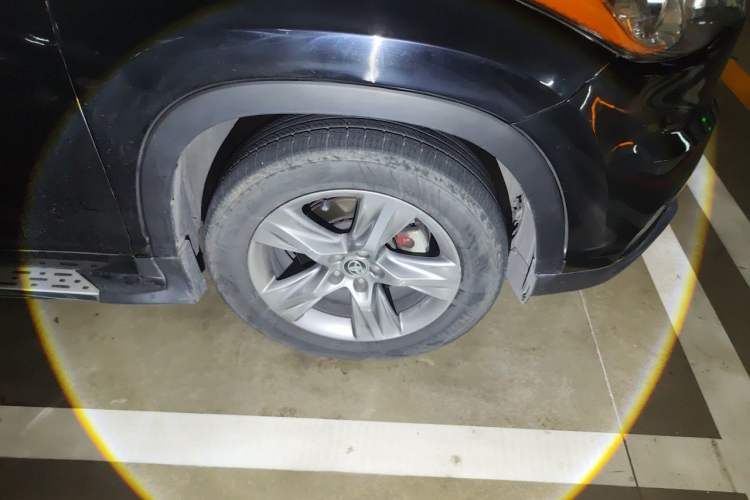 Used Toyota Highlander 2015 2.0T Four-Wheel Drive Luxury Edition 7-Seater Right Front Wheel Hub