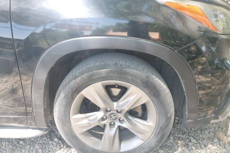 Used Toyota Highlander 2015 2.0T Four-Wheel Drive Luxury Edition 7-Seater Right Front Wheel Hub