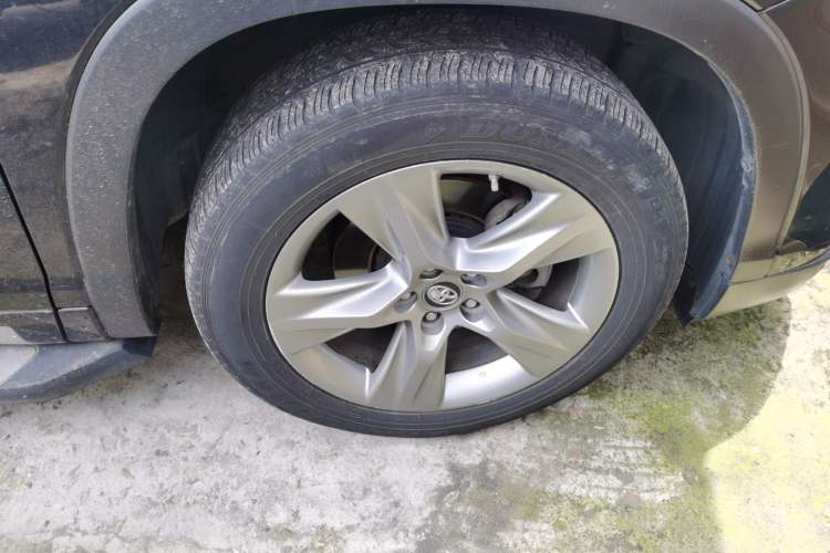 Used Toyota Highlander 2015 2.0T Four-Wheel Drive Ultimate Edition 7-Seater Right Front Wheel Hub