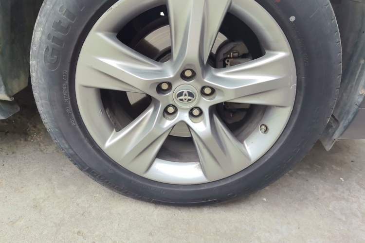 Used Toyota Highlander 2015 2.0T Four-Wheel Drive Luxury Edition 7-Seater Right Front Wheel Hub