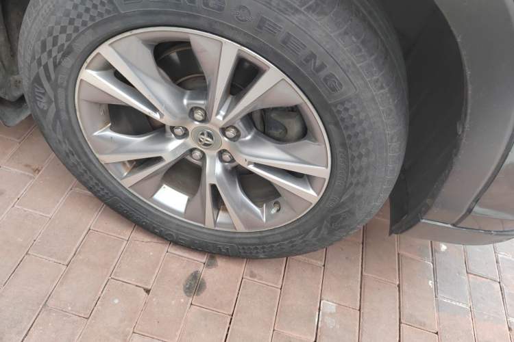 Used Toyota Highlander 2015 2.0T Four-Wheel Drive Elite Edition 7-Seater Right Front Wheel Hub
