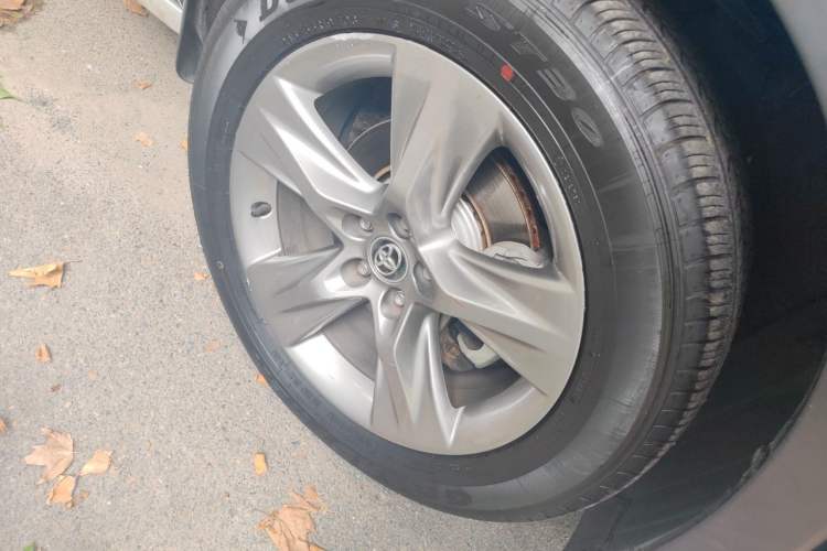 Used Toyota Highlander 2015 2.0T Four-Wheel Drive Ultimate Edition 7-Seater Right Front Wheel Hub