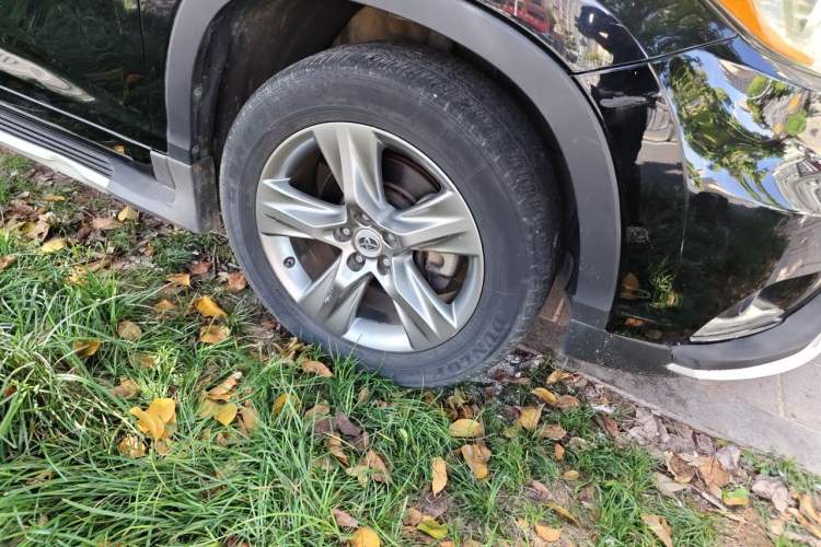 Used Toyota Highlander 2015 2.0T Four-Wheel Drive Luxury Edition 7-Seater Right Front Wheel Hub