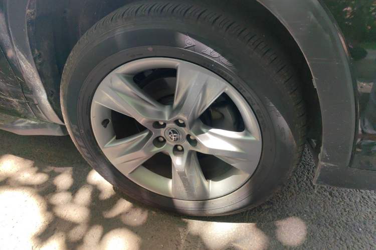 Used Toyota Highlander 2015 2.0T Four-Wheel Drive Ultimate Edition 7-Seater Right Front Wheel Hub