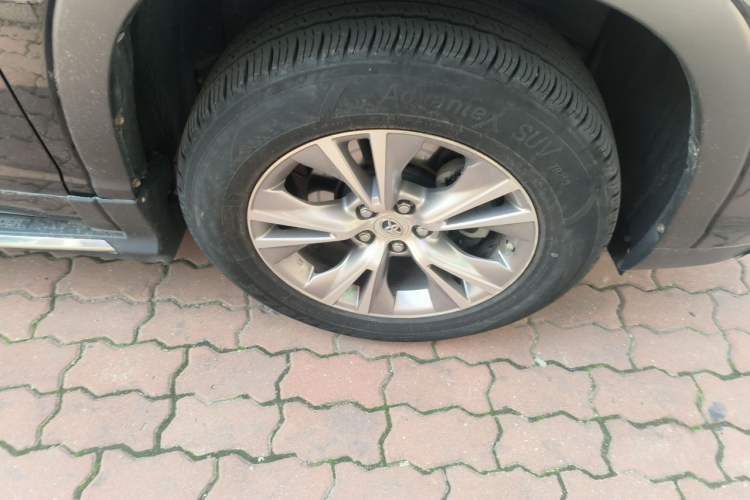 Used Toyota Highlander 2015 2.0T Two-Wheel Drive Elite Edition 7 Seats Right Front Wheel Hub
