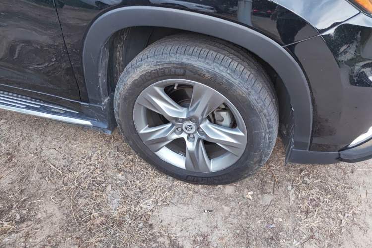 Used Toyota Highlander 2015 2.0T Four-Wheel Drive Luxury Edition 7-Seater Right Front Wheel Hub