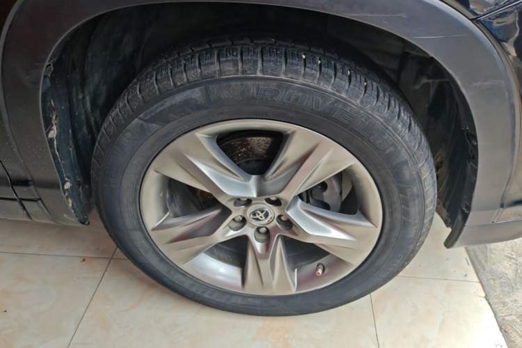 Used Toyota Highlander 2015 2.0T Four-Wheel Drive Luxury Edition 7-Seater Right Front Wheel Hub