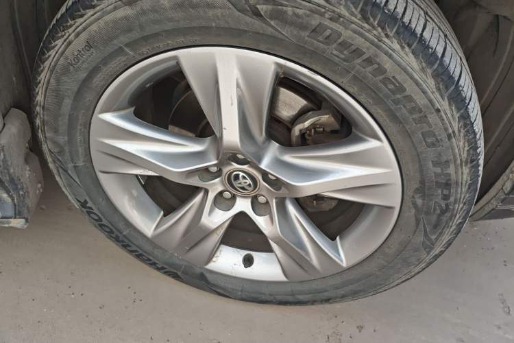 Used Toyota Highlander 2015 2.0T Four-Wheel Drive Luxury Edition 7-Seater Right Front Wheel Hub