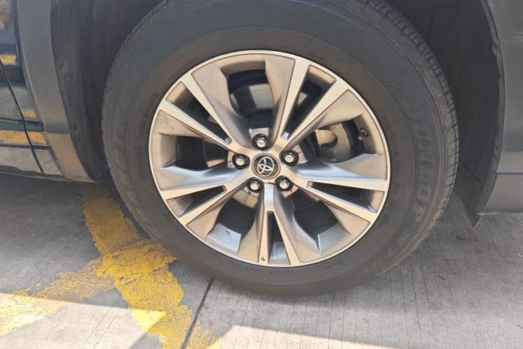 Used Toyota Highlander 2015 2.0T Four-Wheel Drive Elite Edition 7-Seater Right Front Wheel Hub