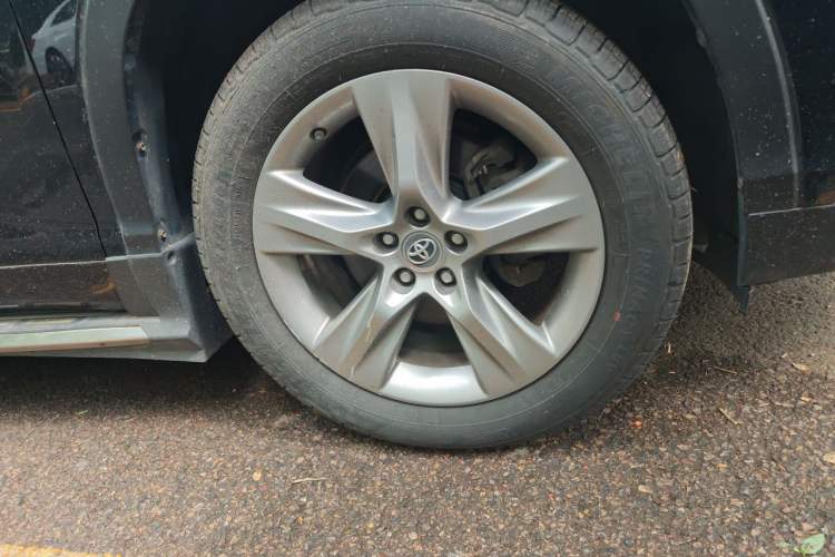 Used Toyota Highlander 2015 2.0T Four-Wheel Drive Ultimate Edition 7-Seater Right Front Wheel Hub