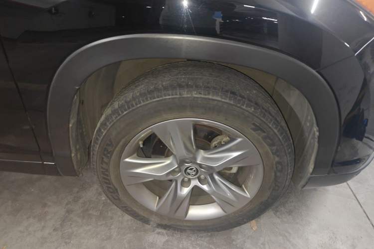 Used Toyota Highlander 2015 2.0T Four-Wheel Drive Luxury Edition 7-Seater Right Front Wheel Hub