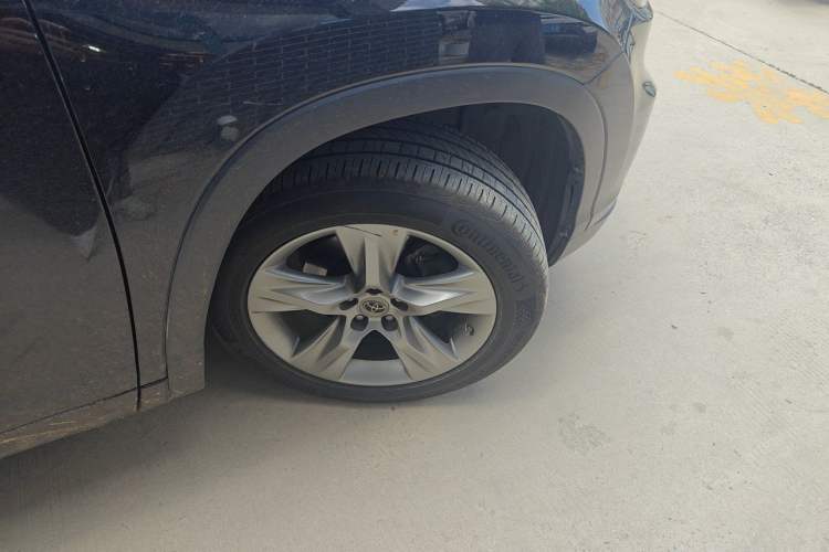 Used Toyota Highlander 2015 2.0T Four-Wheel Drive Luxury Edition 7-Seater Right Front Wheel Hub