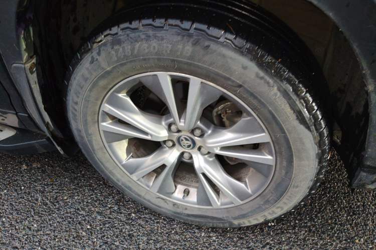 Used Toyota Highlander 2015 2.0T Two-Wheel Drive Elite Edition 5 Seats Right Front Wheel Hub