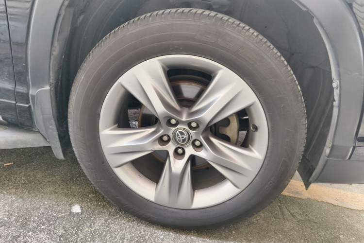Used Toyota Highlander 2015 2.0T Two-Wheel Drive Luxury Edition 7 Seats Right Front Wheel Hub