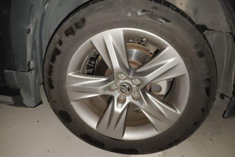 Used Toyota Highlander 2015 2.0T Four-Wheel Drive Luxury Edition 7-Seater Right Front Wheel Hub