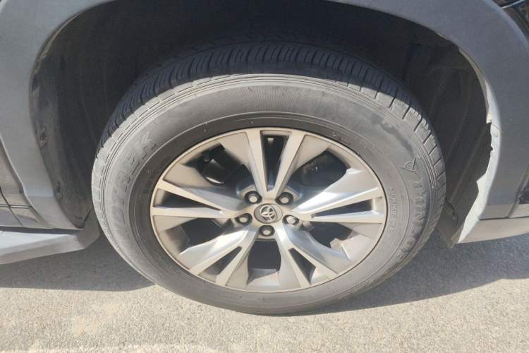 Used Toyota Highlander 2015 2.0T Four-Wheel Drive Elite Edition 7-Seater Right Front Wheel Hub
