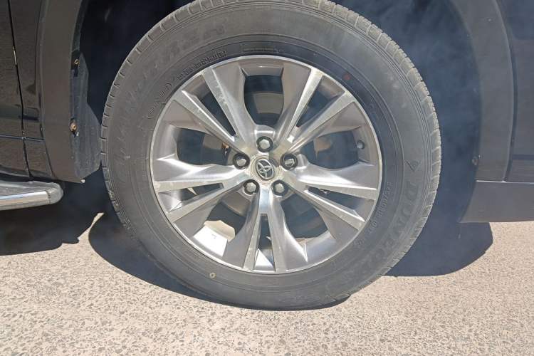 Used Toyota Highlander 2015 2.0T Four-Wheel Drive Elite Edition 7-Seater Right Front Wheel Hub