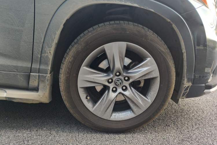 Used Toyota Highlander 2015 2.0T Four-Wheel Drive Luxury Edition 7-Seater Right Front Wheel Hub