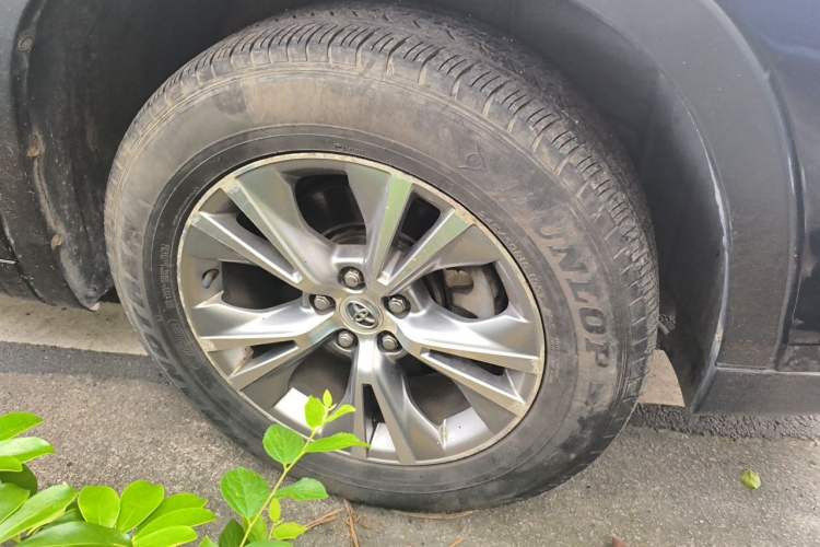 Used Toyota Highlander 2015 2.0T Four-Wheel Drive Elite Edition 7-Seater Right Front Wheel Hub