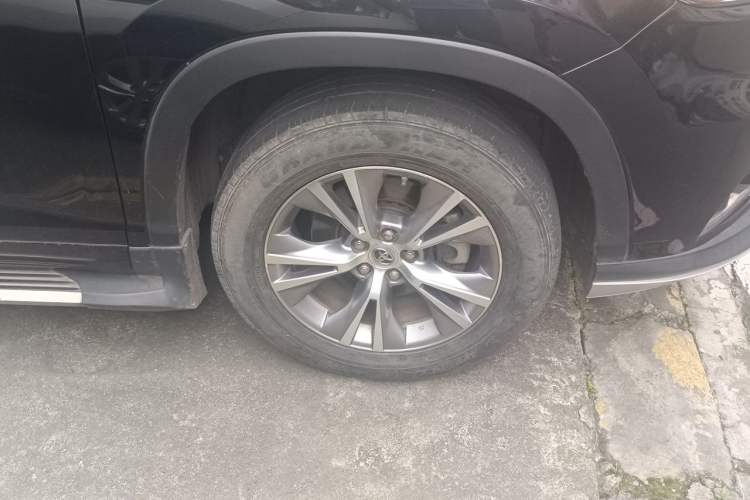 Used Toyota Highlander 2015 2.0T Two-Wheel Drive Elite Edition 7 Seats Right Front Wheel Hub