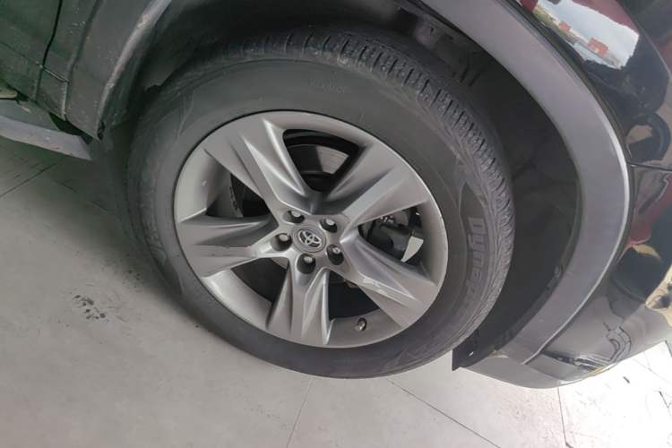 Used Toyota Highlander 2015 2.0T Four-Wheel Drive Luxury Edition 7-Seater Right Front Wheel Hub