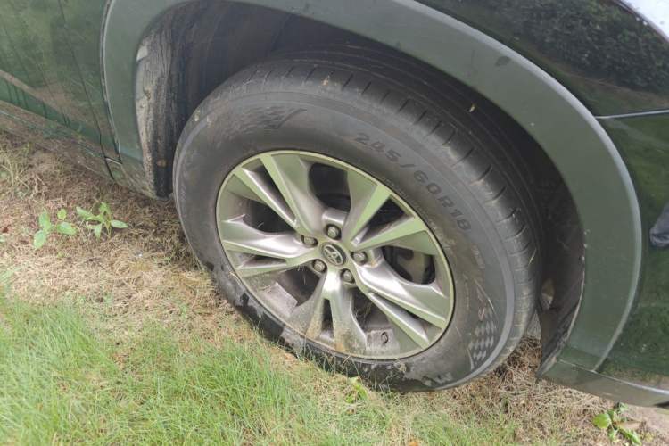 Used Toyota Highlander 2015 2.0T Four-Wheel Drive Elite Edition 7-Seater Right Front Wheel Hub
