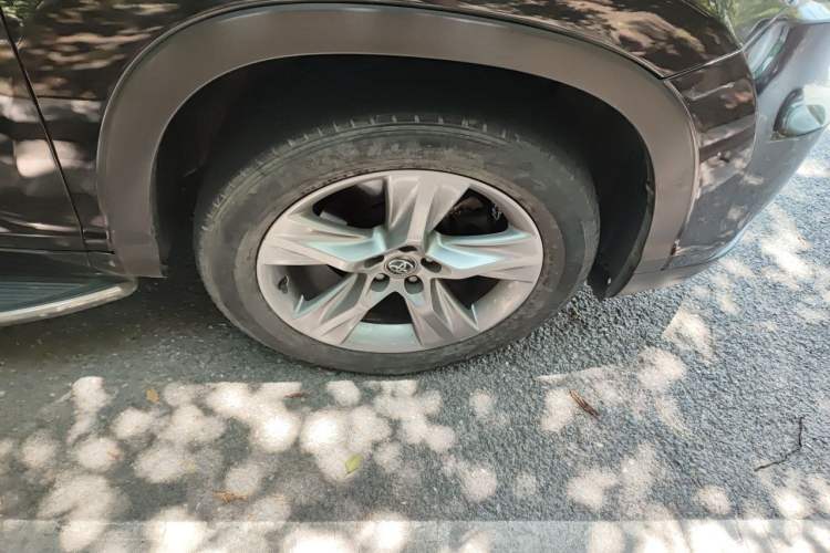 Used Toyota Highlander 2015 2.0T Two-Wheel Drive Luxury Edition 7 Seats Right Front Wheel Hub
