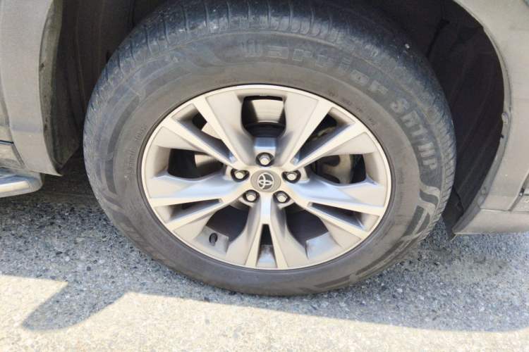 Used Toyota Highlander 2015 2.0T Two-Wheel Drive Elite Edition 5 Seats Right Front Wheel Hub
